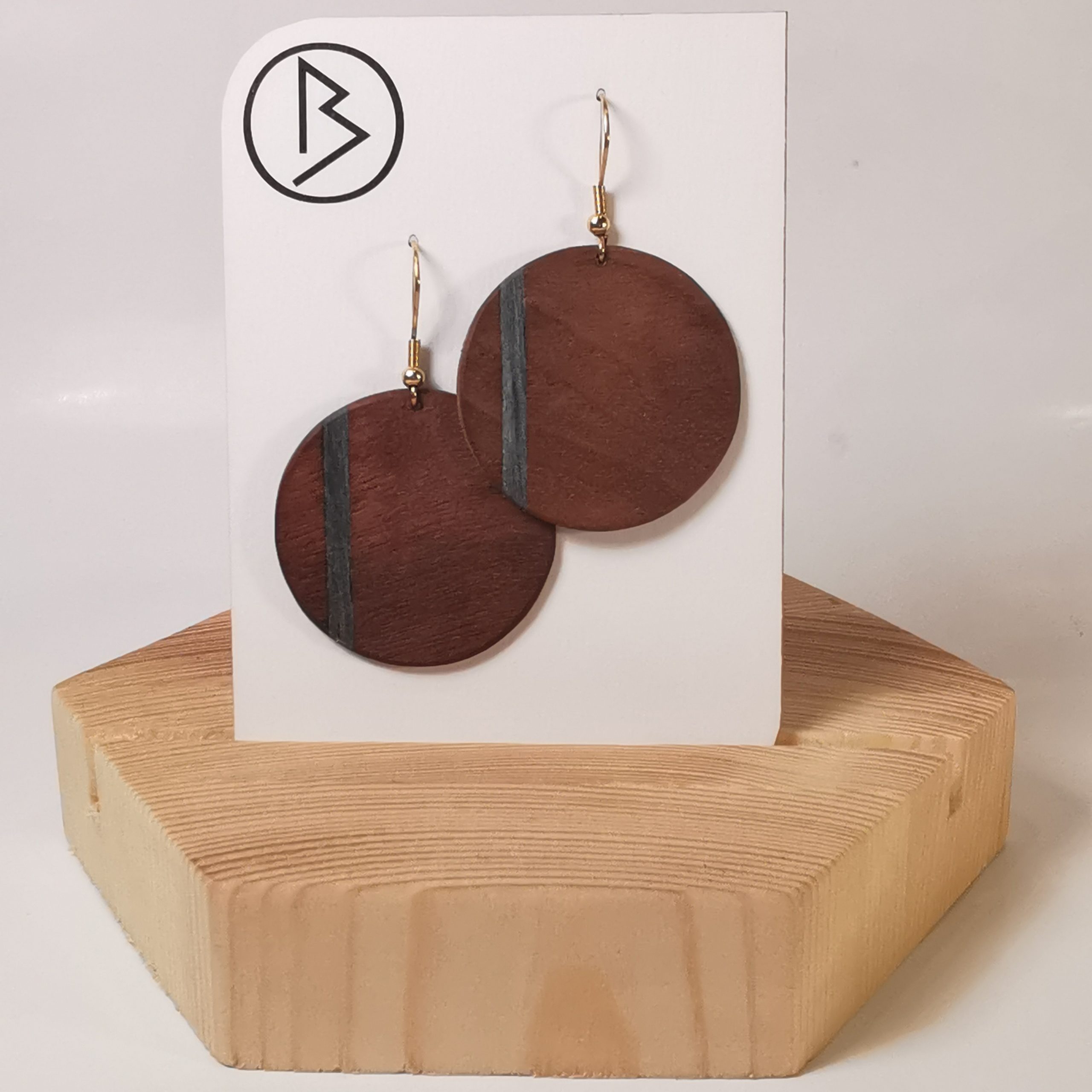 Boucles d'oreilles en noyer avec ligne grise